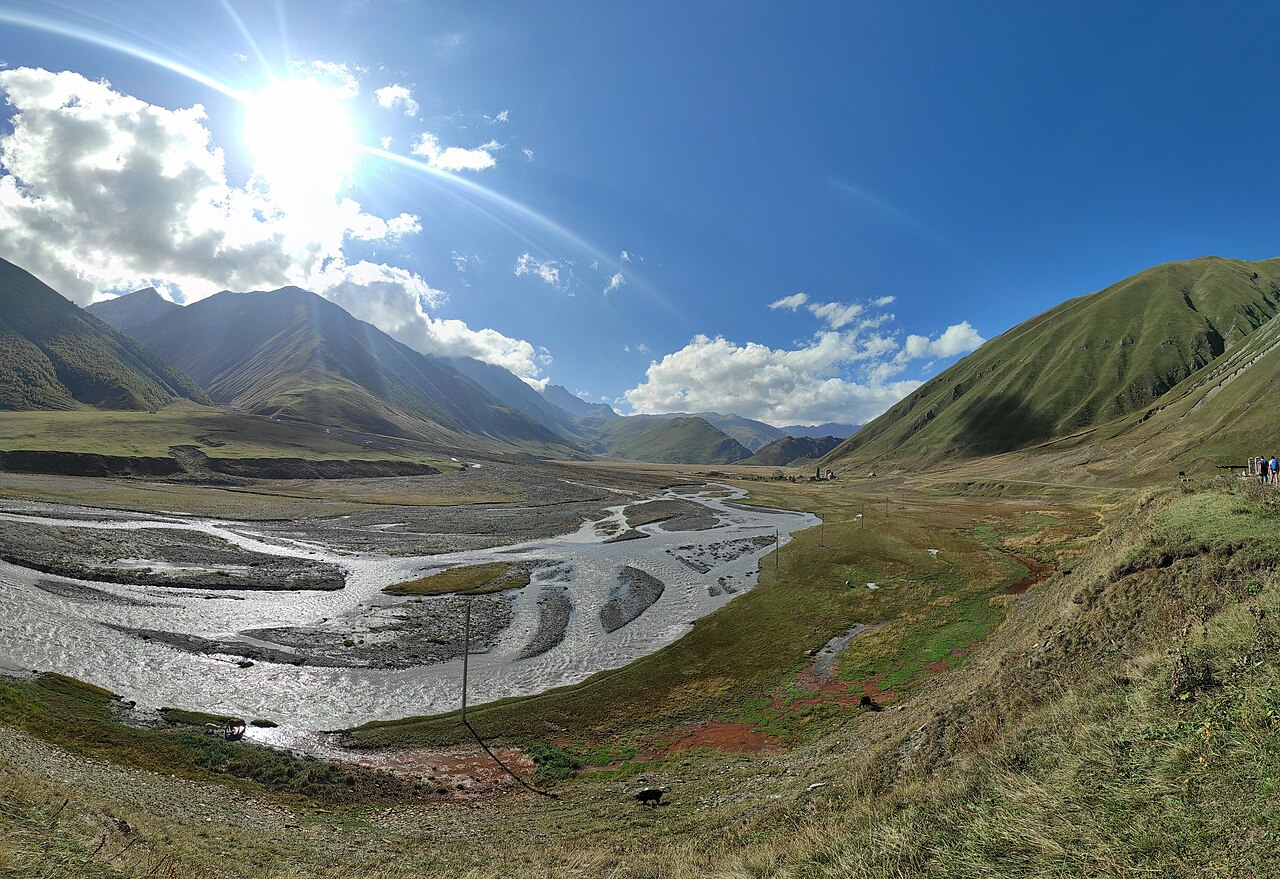 Truso Valley · 宽阔河谷与矿泉地貌